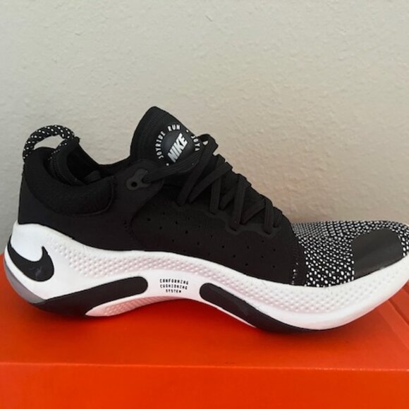Size 7 - Nike Joyride Run Flyknit Oreo main image 5